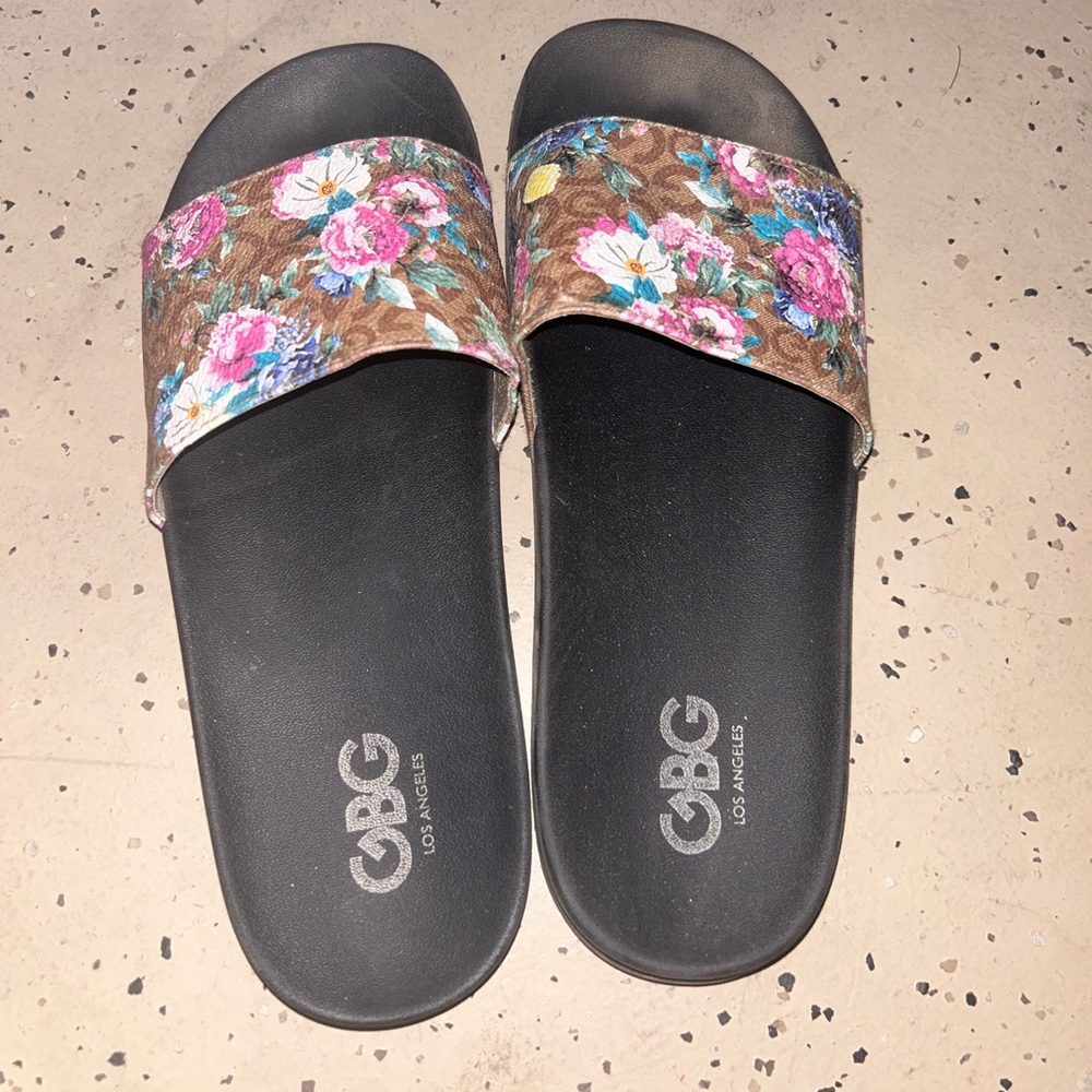 Women’s floral design slides